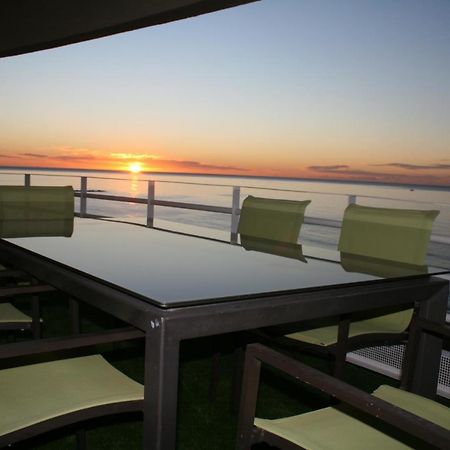 Apartamento En Primera Linea/Beachfront Apartment Fuengirola Dış mekan fotoğraf