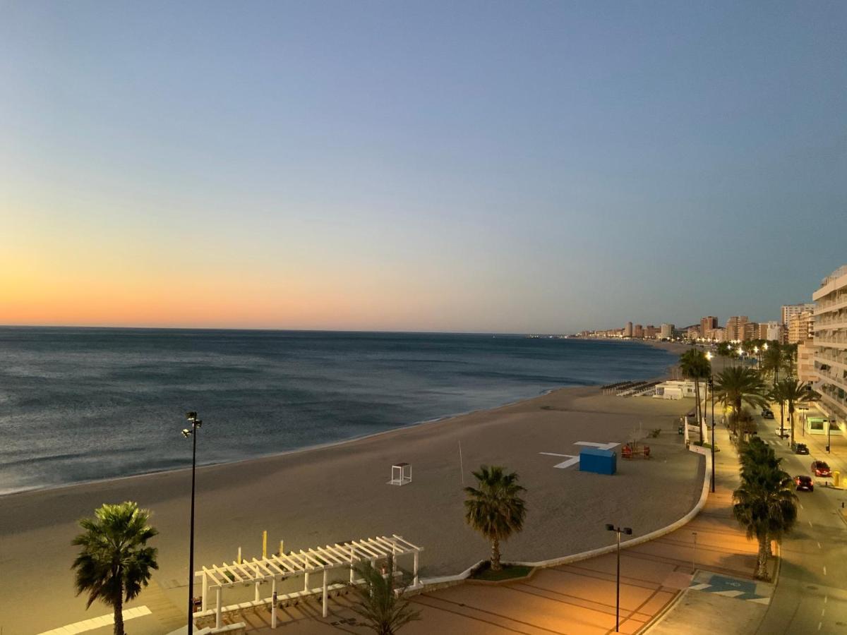 Apartamento En Primera Linea/Beachfront Apartment Fuengirola Dış mekan fotoğraf