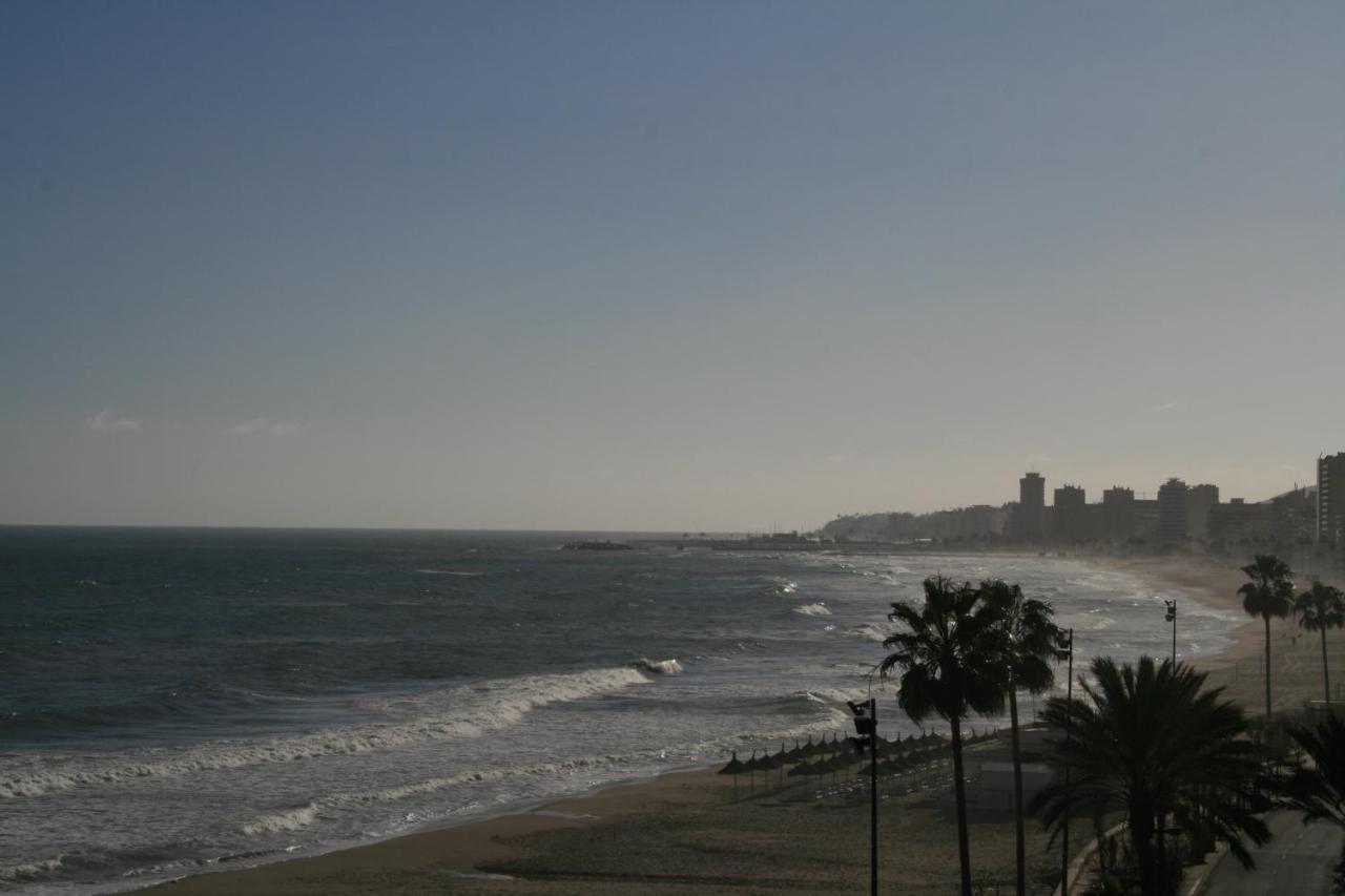 Apartamento En Primera Linea/Beachfront Apartment Fuengirola Dış mekan fotoğraf