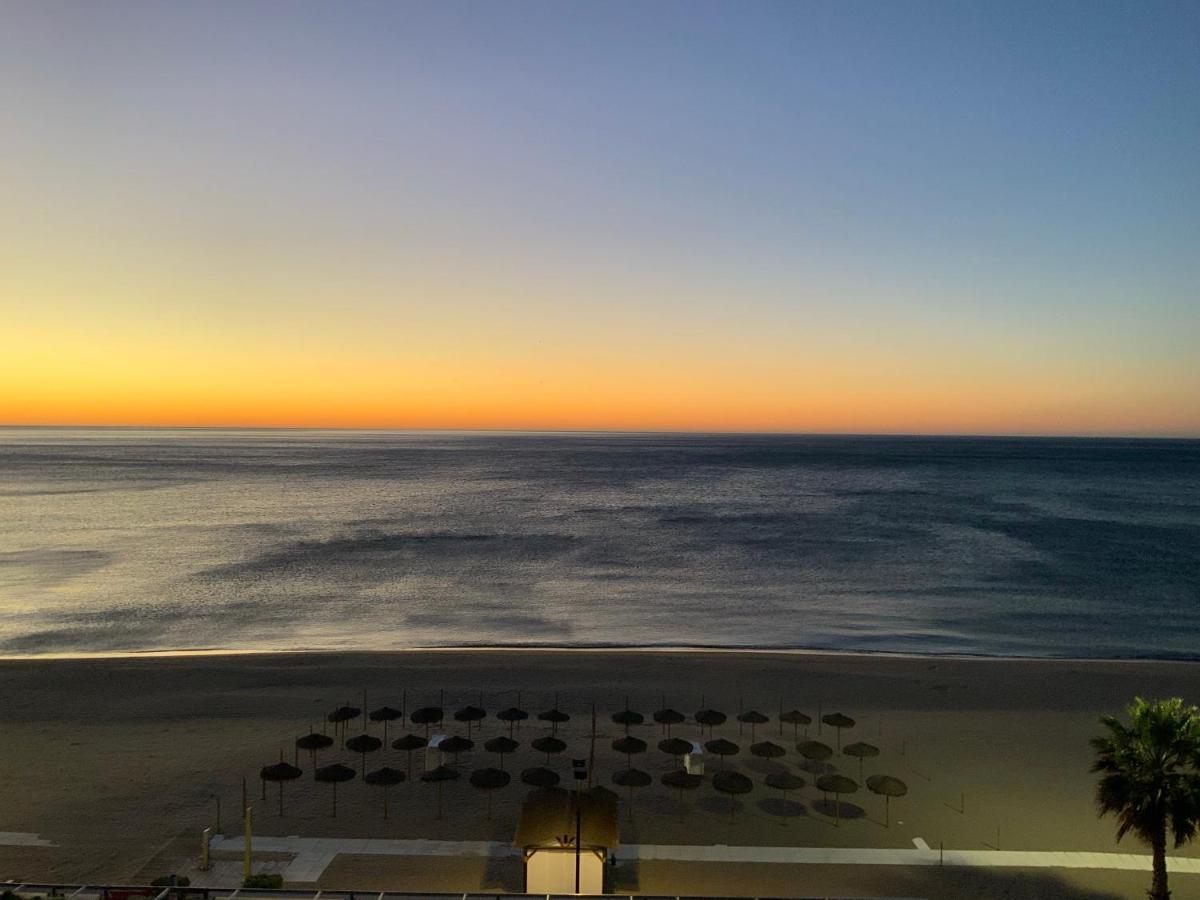 Apartamento En Primera Linea/Beachfront Apartment Fuengirola Dış mekan fotoğraf