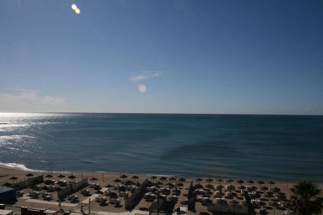 Apartamento En Primera Linea/Beachfront Apartment Fuengirola Dış mekan fotoğraf