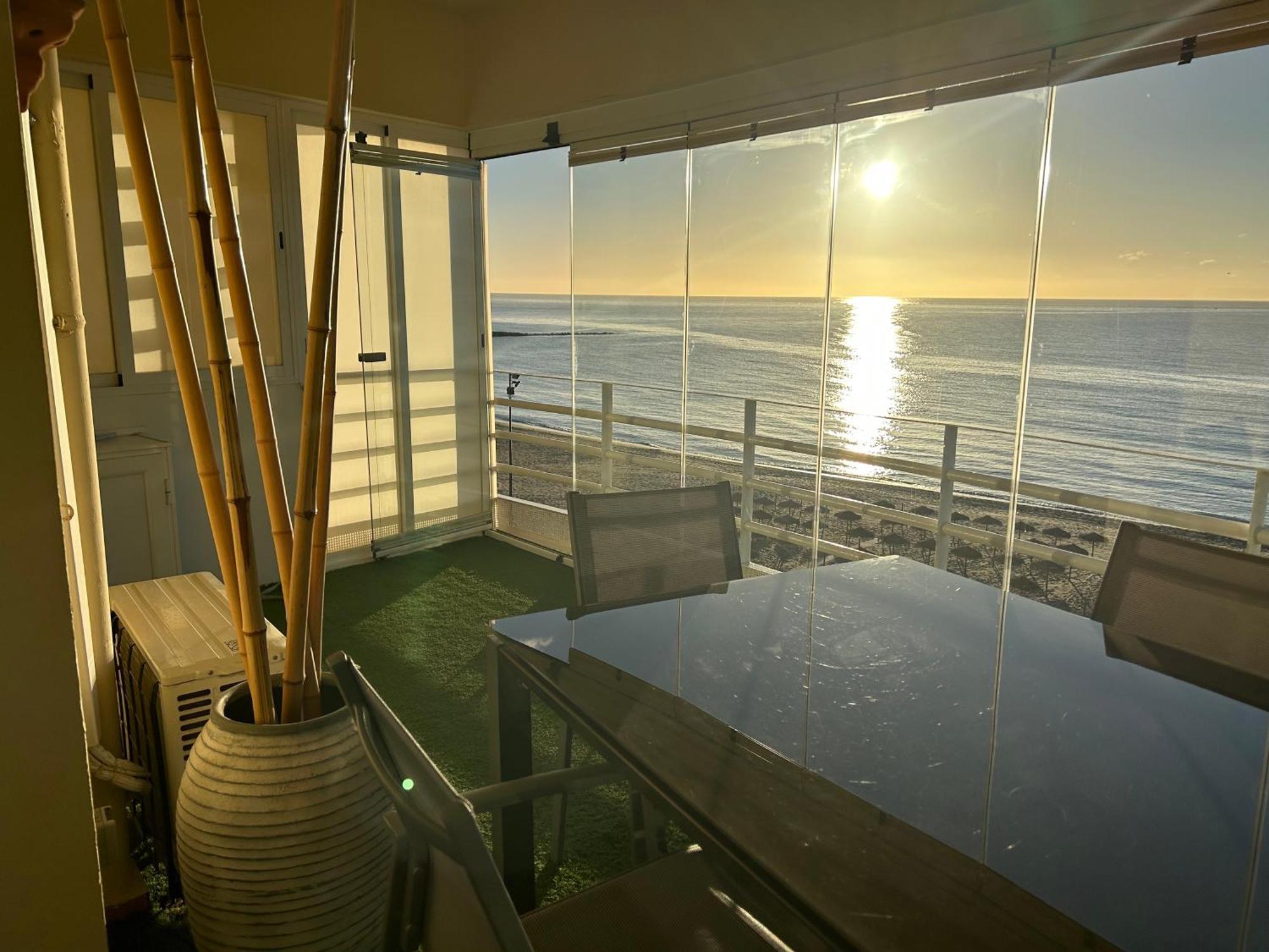 Apartamento En Primera Linea/Beachfront Apartment Fuengirola Dış mekan fotoğraf