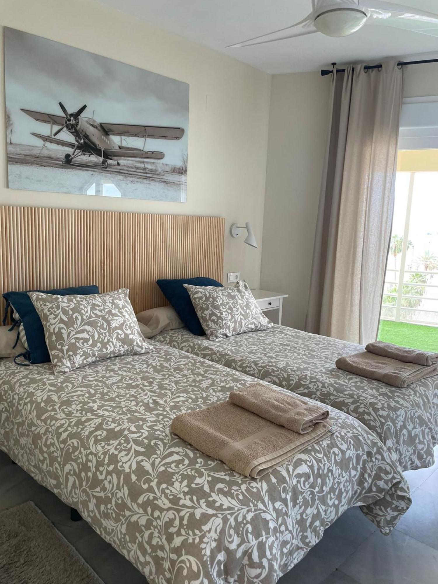 Apartamento En Primera Linea/Beachfront Apartment Fuengirola Dış mekan fotoğraf